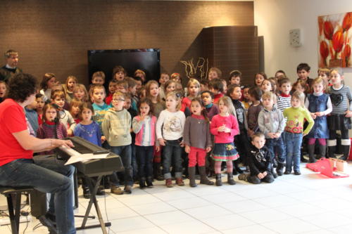 Saison 2013-2014 Michel Loiselle J'te parle du Québec - Concert EPHAD Quatelbachavec un groupe scolaire