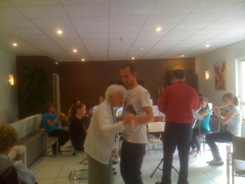 Saison 2012-2013 Mai Nos jeunes font danser nos ainés EHPAD Quatelbach